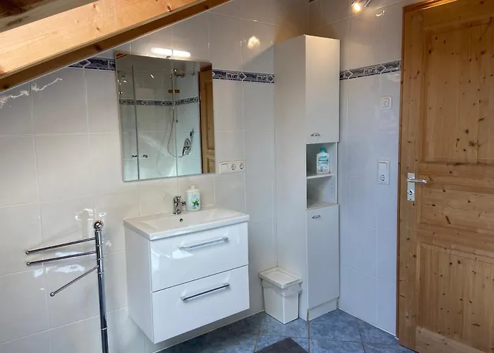 Bergblick Fuer Bis 13 Oder 14 Personen Mit 5 Schlafzimmer Und 3 Baeder *