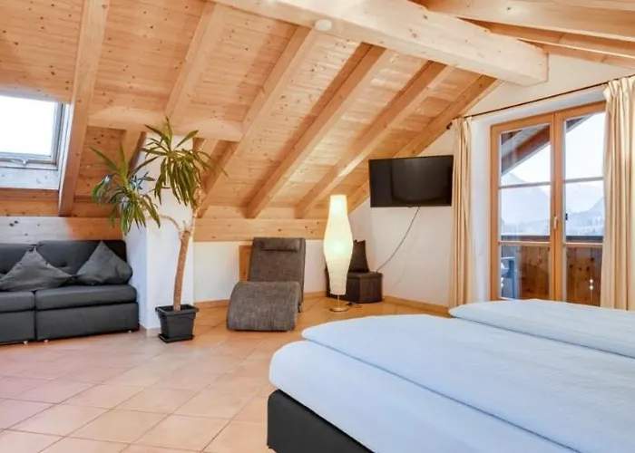 Daire Bergblick Fuer Bis 13 Oder 14 Personen Mit 5 Schlafzimmer Und 3 Baeder Unterammergau