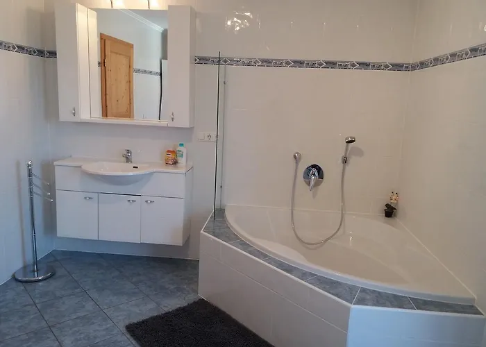 Bergblick Fuer Bis 13 Oder 14 Personen Mit 5 Schlafzimmer Und 3 Baeder *