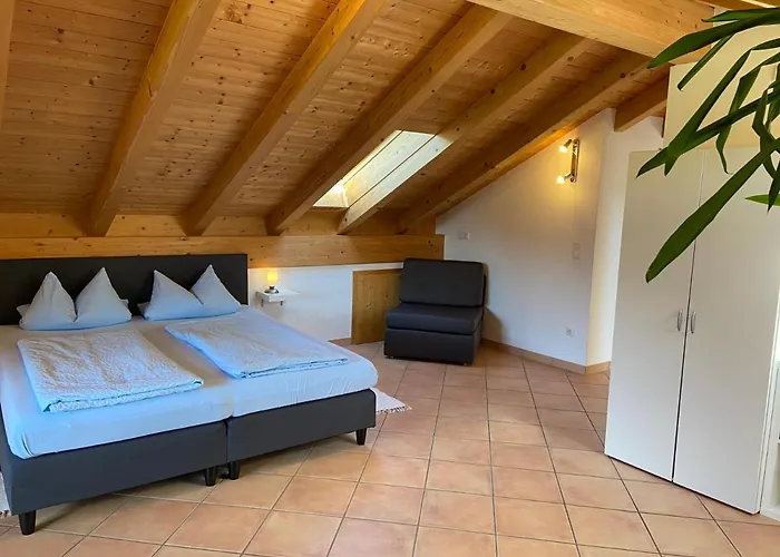 Bergblick Fuer Bis 13 Oder 14 Personen Mit 5 Schlafzimmer Und 3 Baeder Unterammergau