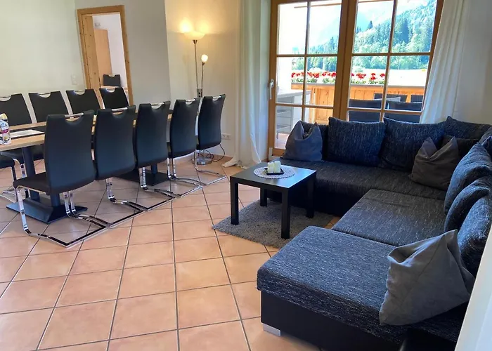 Daire Bergblick Fuer Bis 13 Oder 14 Personen Mit 5 Schlafzimmer Und 3 Baeder Unterammergau