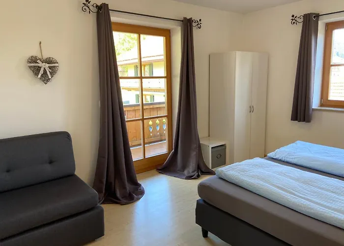 Bergblick Fuer Bis 13 Oder 14 Personen Mit 5 Schlafzimmer Und 3 Baeder Unterammergau