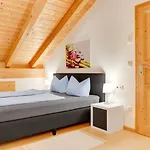 Bergblick Fuer Bis 13 Oder 14 Personen Mit 5 Schlafzimmer Und 3 Baeder *