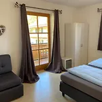 Bergblick Fuer Bis 13 Oder 14 Personen Mit 5 Schlafzimmer Und 3 Baeder Unterammergau