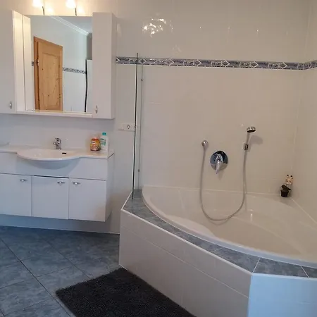 Bergblick Fuer Bis 13 Oder 14 Personen Mit 5 Schlafzimmer Und 3 Baeder *